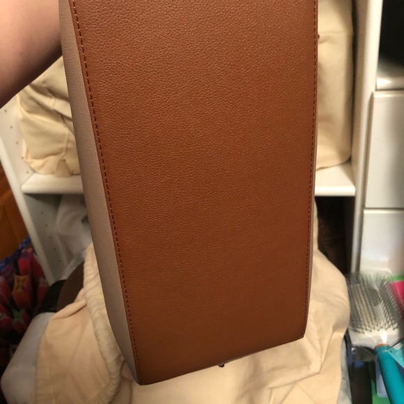 ⚜️Gorgeous Louis Vuitton Shoulder Lockme Tote ⚜️ - Picture 3 of 8